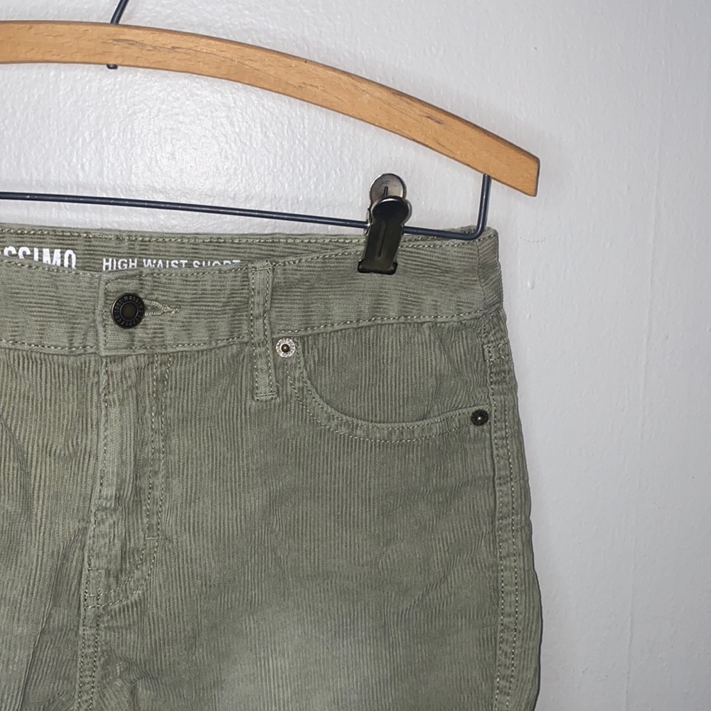 🎈Olive Green Ribbed shorts!